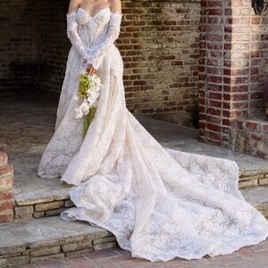 Elegant Lace Wedding Dress